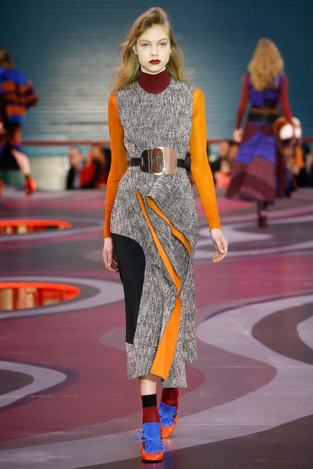 Roksanda Llincic......قوّة بالألوان واحتشام بأناقة 