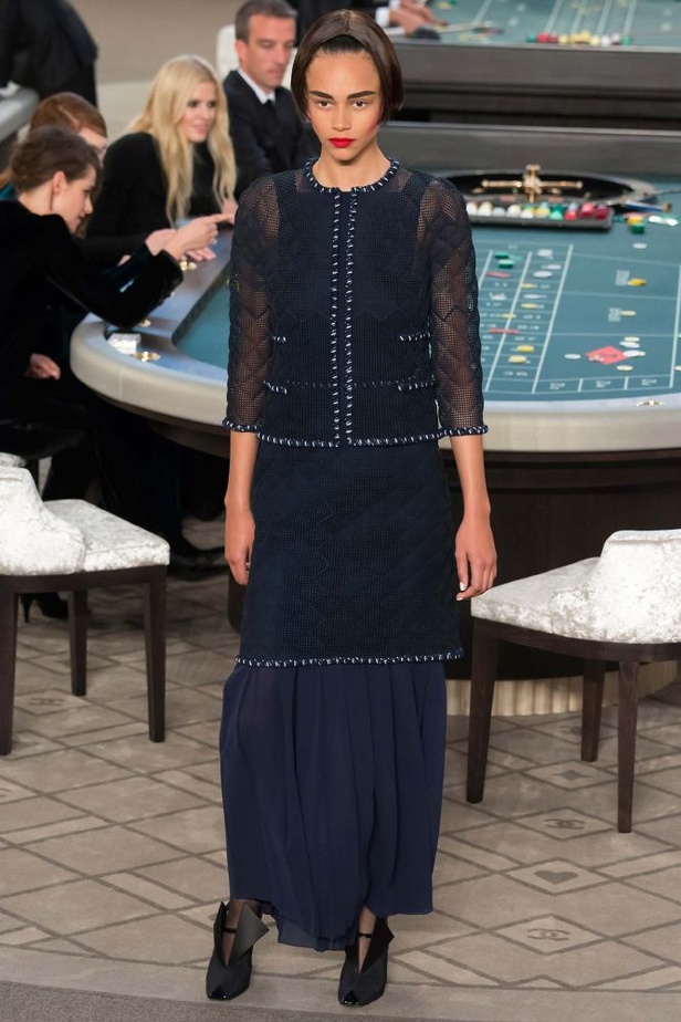 شانيل تقتحم الموضة الراقية للأسود والأبيض