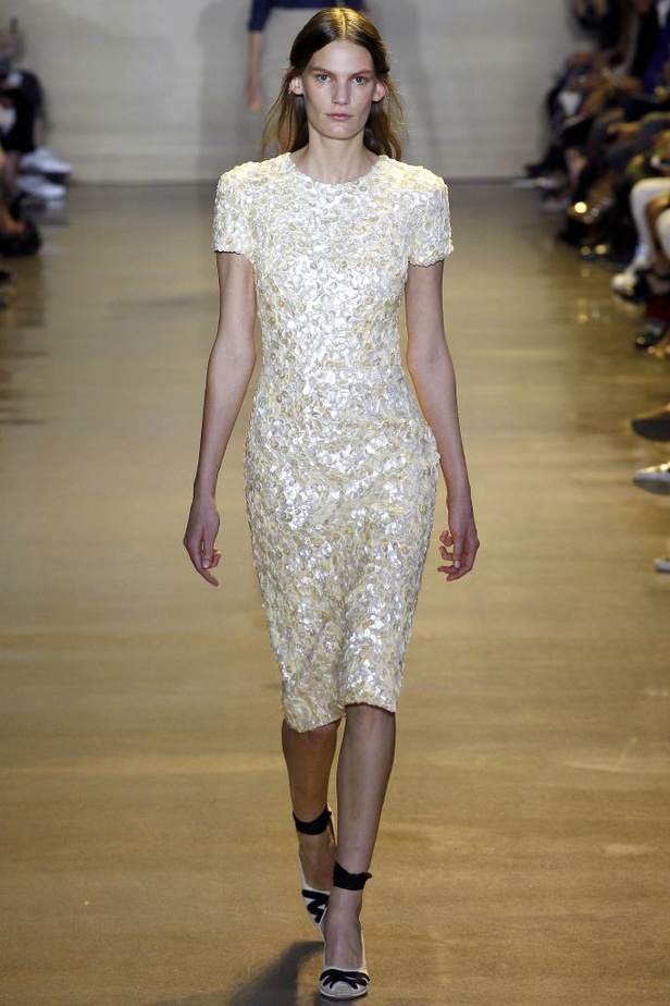 تصاميم رائعة جمعت التراث والإحترافية في عرض Altuzarra