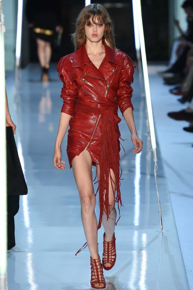 أناقة الشراريب والفرو مع Alexander Vauthier