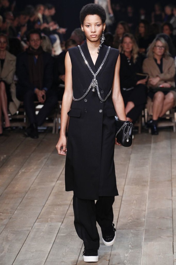 مجموعة Alexander McQueen لربيع و صيف 2016