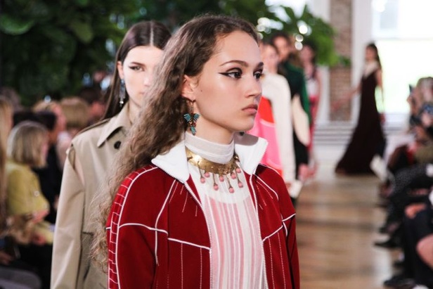 بالصور مجموعة ازياء فالنتينو ريزورت 2018