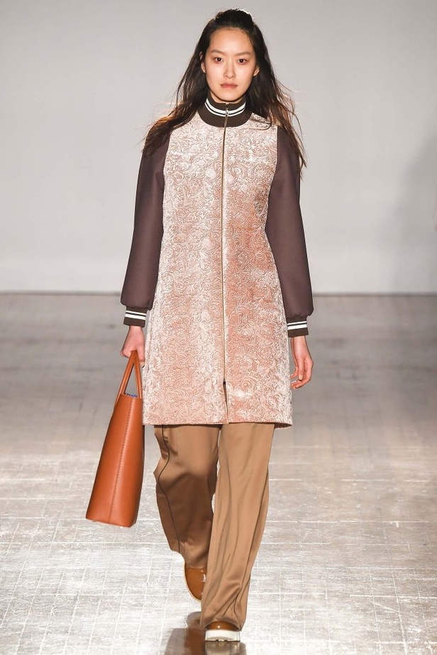 Mother of Pearl تختصر أبرز صحيات الموضة لشتاء 2015