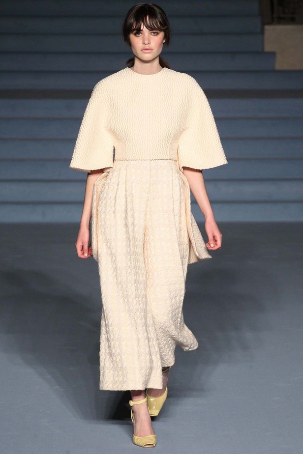 مجموعة Emilia Wickstead.. شتاء بألوان الربيع! 