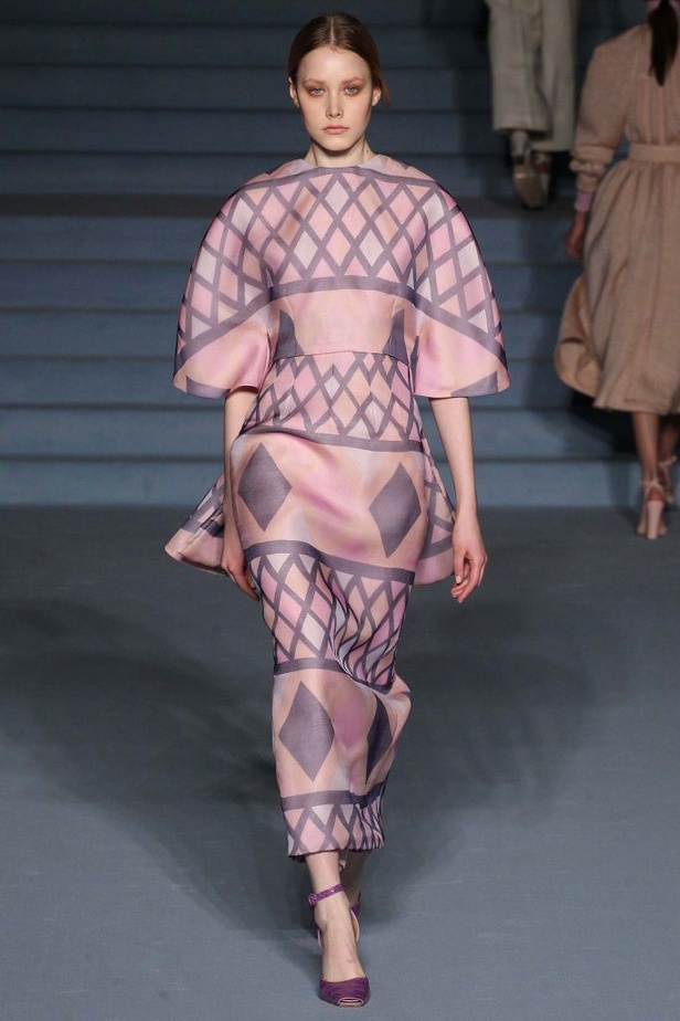 مجموعة Emilia Wickstead.. شتاء بألوان الربيع! 