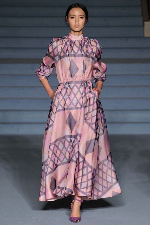 مجموعة Emilia Wickstead.. شتاء بألوان الربيع! 