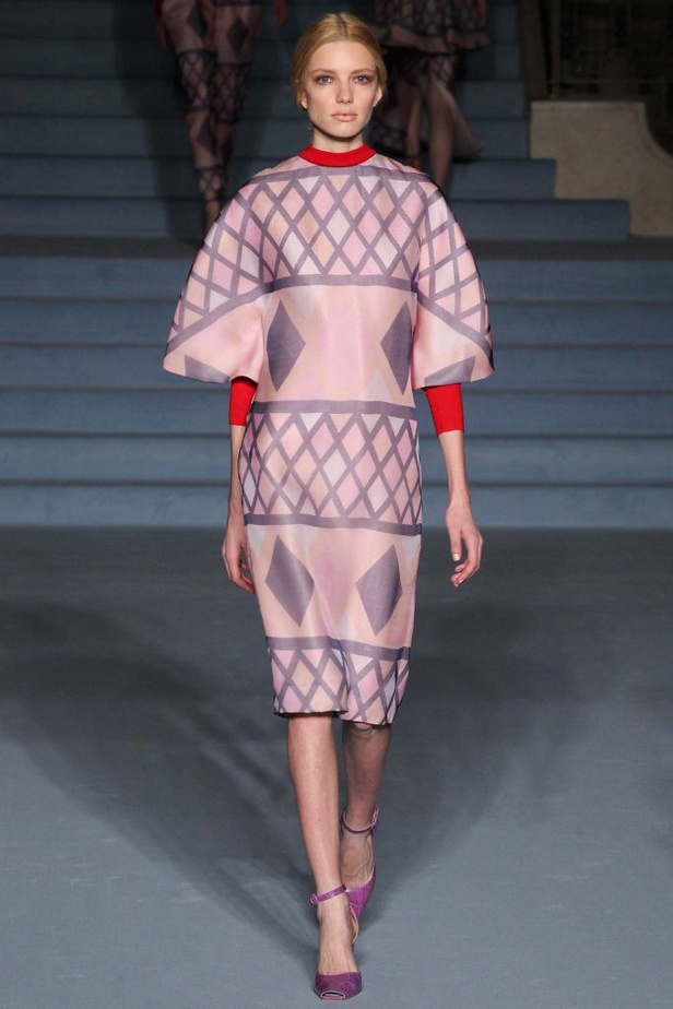 مجموعة Emilia Wickstead.. شتاء بألوان الربيع! 