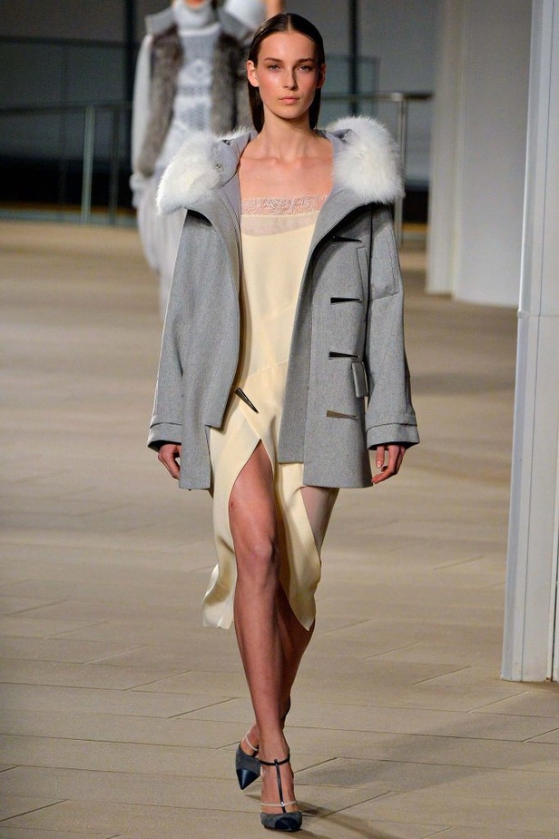 Prabal Gurung ...يجمع بين الدفء والأنوثة