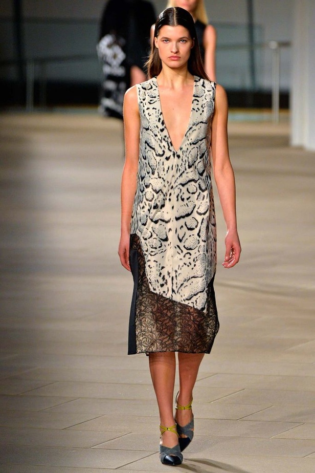 Prabal Gurung ...يجمع بين الدفء والأنوثة