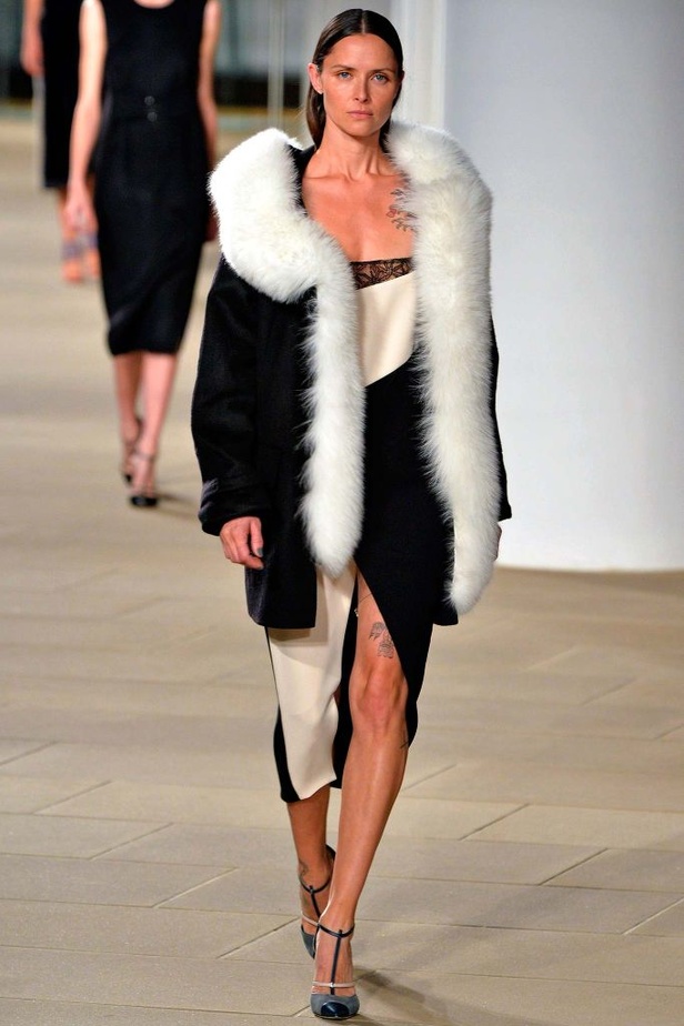 Prabal Gurung ...يجمع بين الدفء والأنوثة