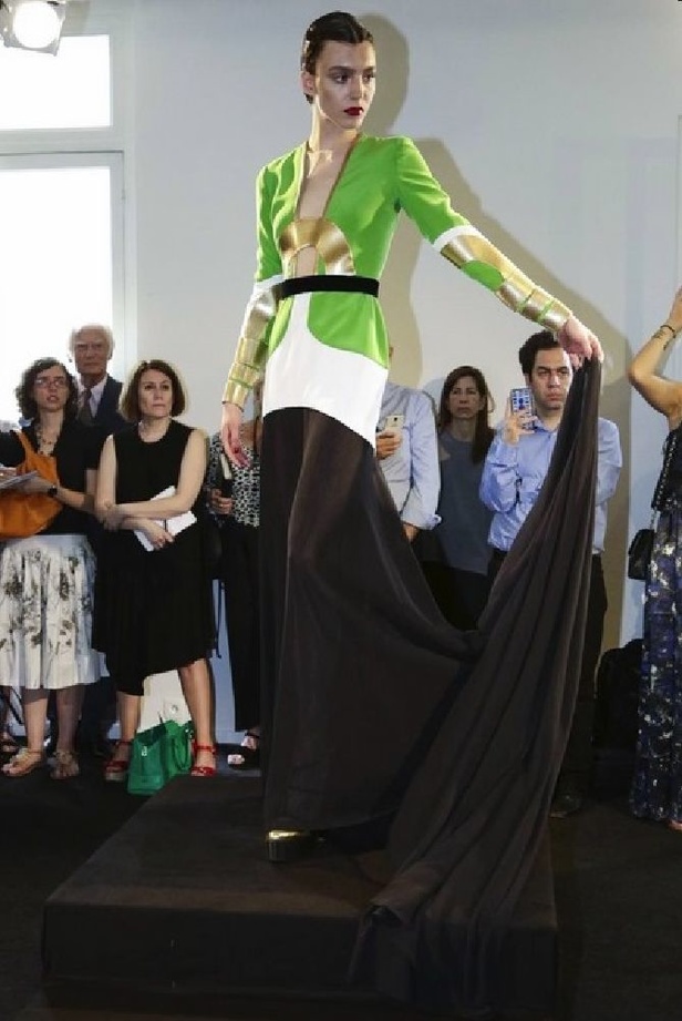 Stephane Rolland بين التكرار والمبالغة