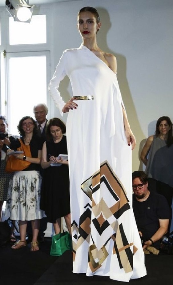 Stephane Rolland بين التكرار والمبالغة