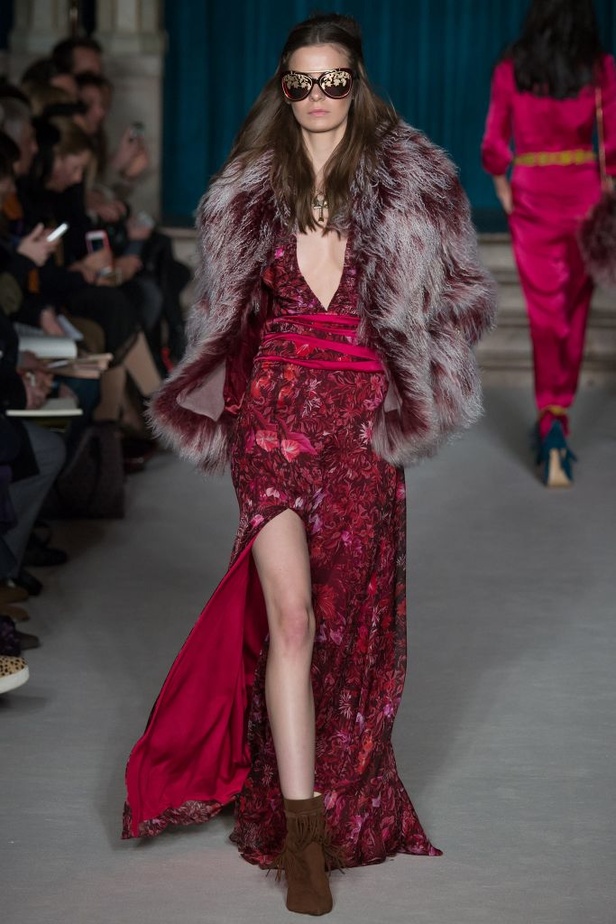 ماثيو وليامسون: لمسة من الأناقة والتداخلات اللونية المبتكرة