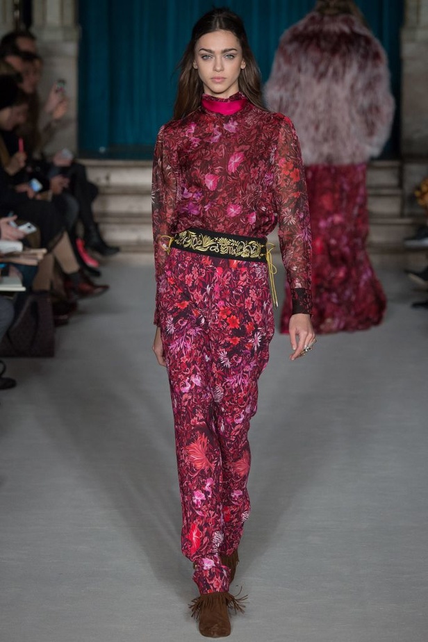 ماثيو وليامسون: لمسة من الأناقة والتداخلات اللونية المبتكرة