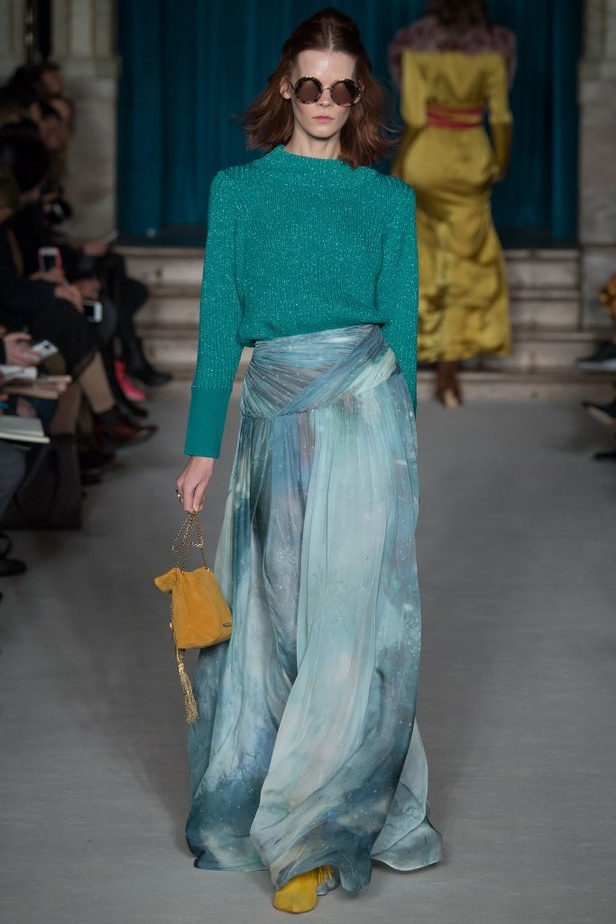 ماثيو وليامسون: لمسة من الأناقة والتداخلات اللونية المبتكرة