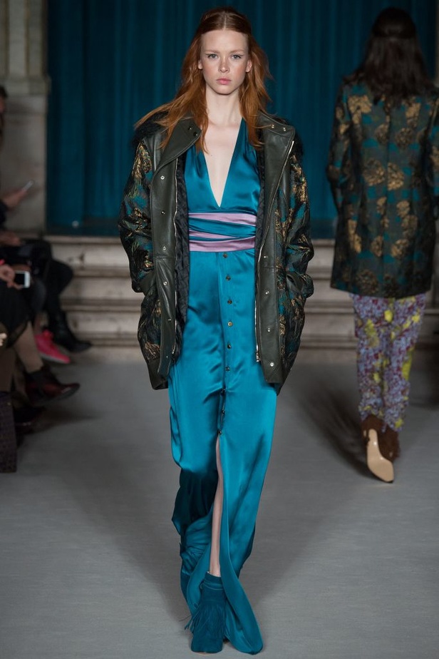 ماثيو وليامسون: لمسة من الأناقة والتداخلات اللونية المبتكرة