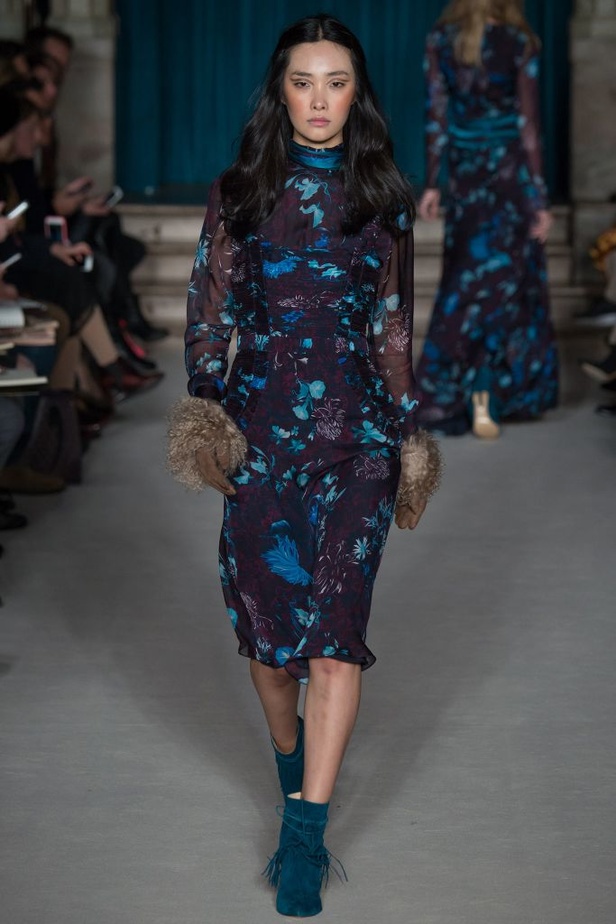 ماثيو وليامسون: لمسة من الأناقة والتداخلات اللونية المبتكرة