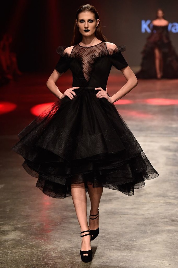 عرض ازياء Yousef El Jasmi لربيع و صيف 2016 