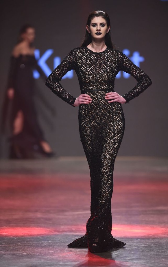 عرض ازياء Yousef El Jasmi لربيع و صيف 2016 