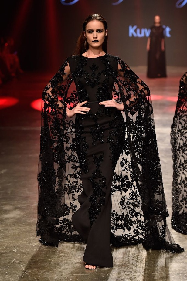 عرض ازياء Yousef El Jasmi لربيع و صيف 2016 