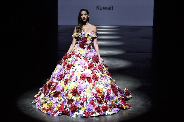 عرض ازياء Yousef El Jasmi لربيع و صيف 2016 