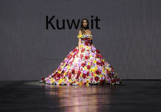 عرض ازياء Yousef El Jasmi لربيع و صيف 2016 