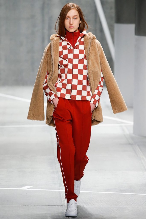 كلاسيكية رياضية معاصرة  في خريف "Lacoste"