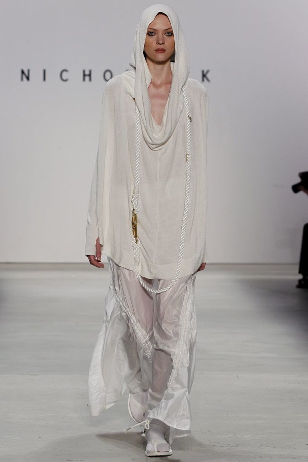 Nicholas K يعود بنا الى الطابع القبلي 