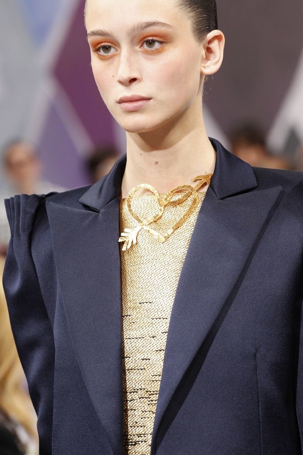 اجواء ساحرة في مجموعة دار ازياء Schiaparelli