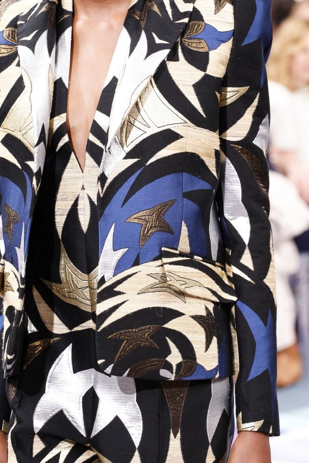 اجواء ساحرة في مجموعة دار ازياء Schiaparelli