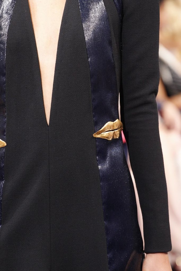 اجواء ساحرة في مجموعة دار ازياء Schiaparelli