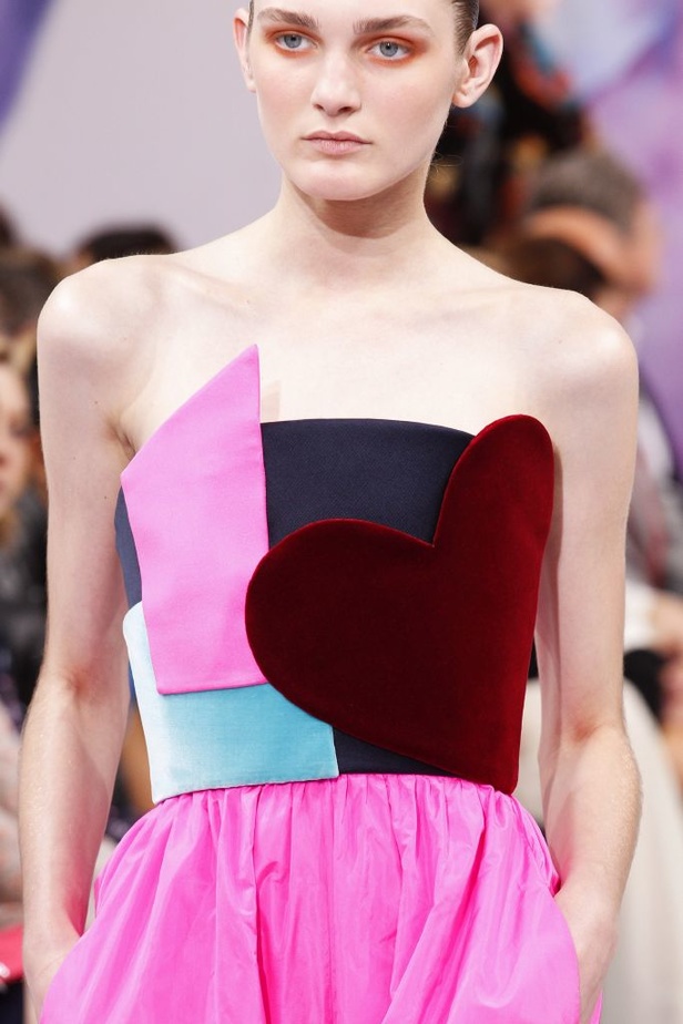 اجواء ساحرة في مجموعة دار ازياء Schiaparelli