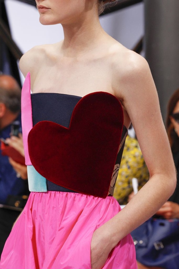 اجواء ساحرة في مجموعة دار ازياء Schiaparelli