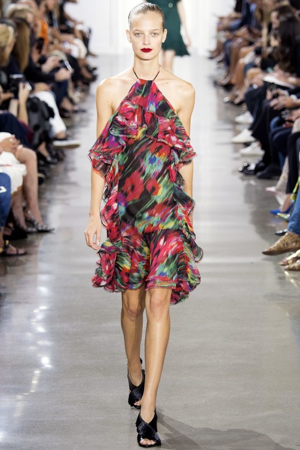 أنوثة وعصرية مبهرة في عرض ناجح لـJason Wu