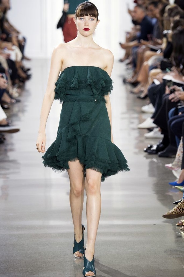 أنوثة وعصرية مبهرة في عرض ناجح لـJason Wu