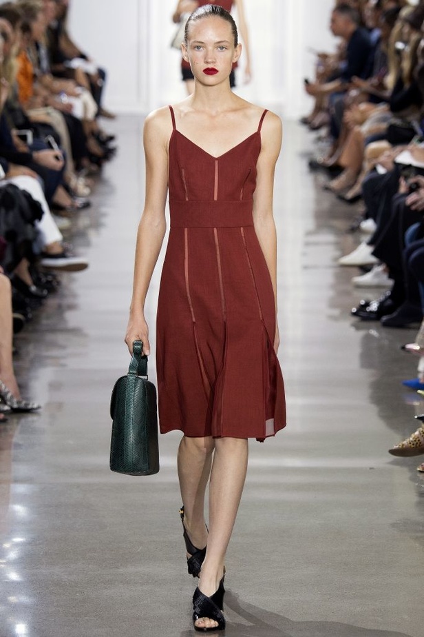 أنوثة وعصرية مبهرة في عرض ناجح لـJason Wu