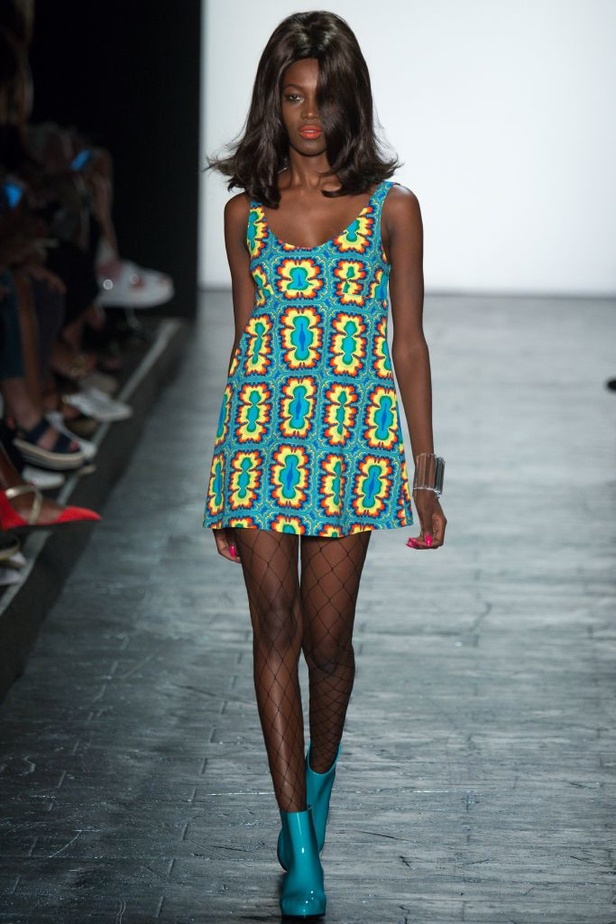 رحلة فكاهية وملونة في عالم Jeremy Scott الخاص!