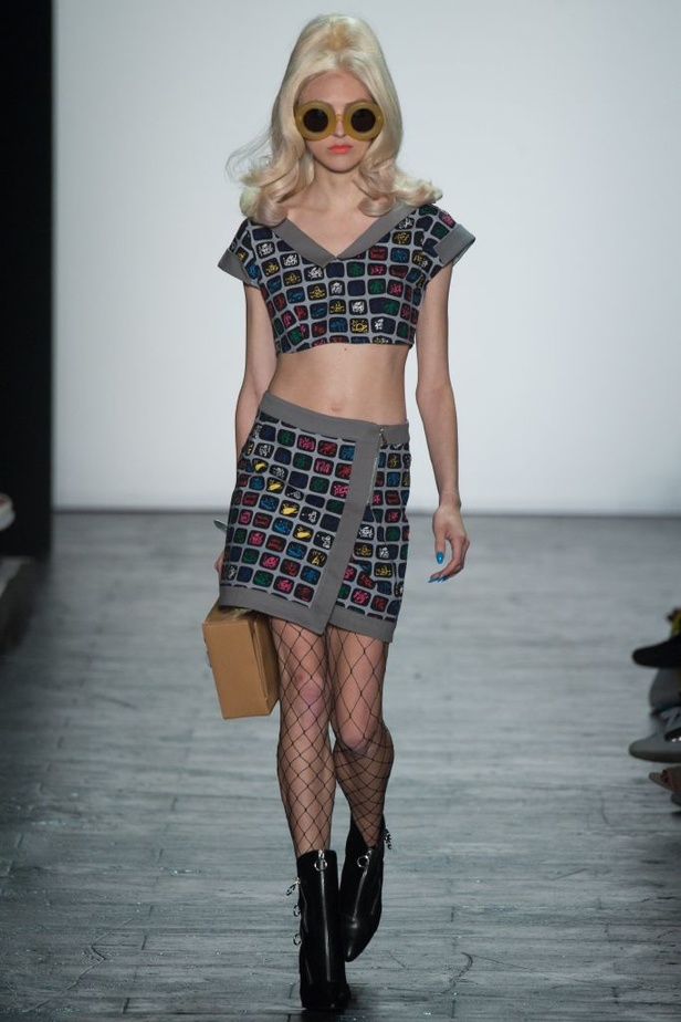 رحلة فكاهية وملونة في عالم Jeremy Scott الخاص!