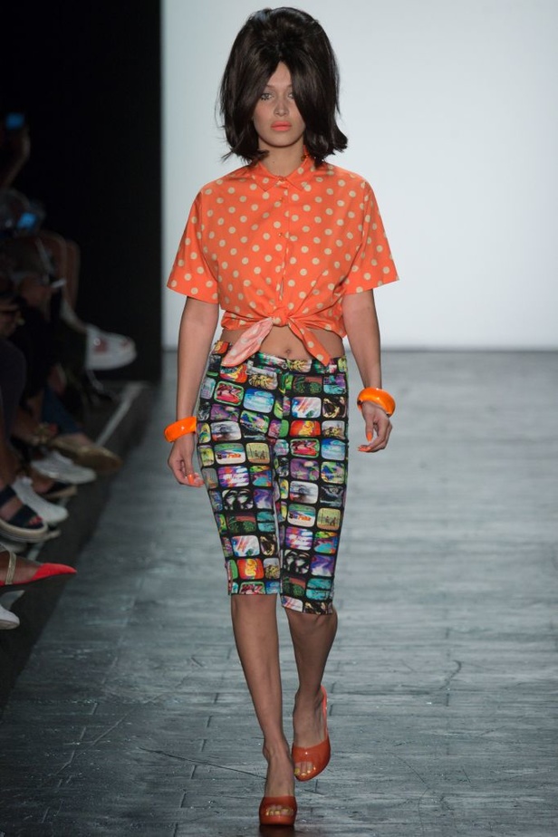 رحلة فكاهية وملونة في عالم Jeremy Scott الخاص!