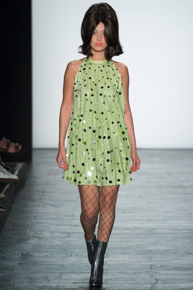 رحلة فكاهية وملونة في عالم Jeremy Scott الخاص!