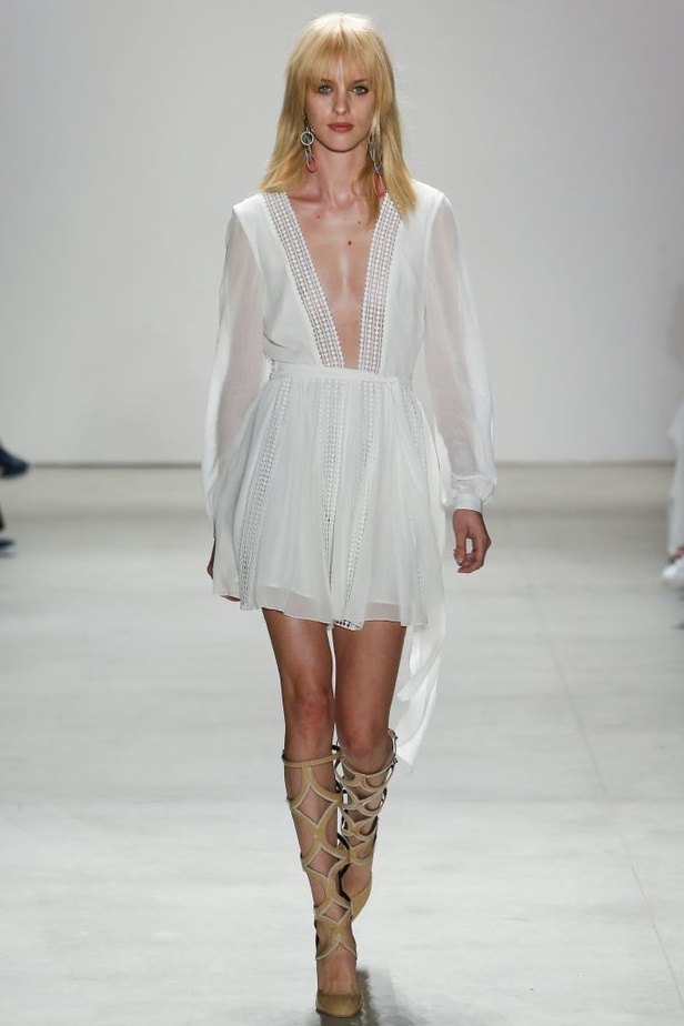 عرض Rebecca Minkoff بين الرومنسية و التمرّد 