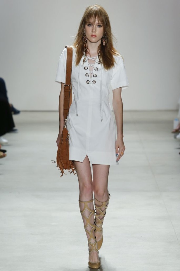 عرض Rebecca Minkoff بين الرومنسية و التمرّد 