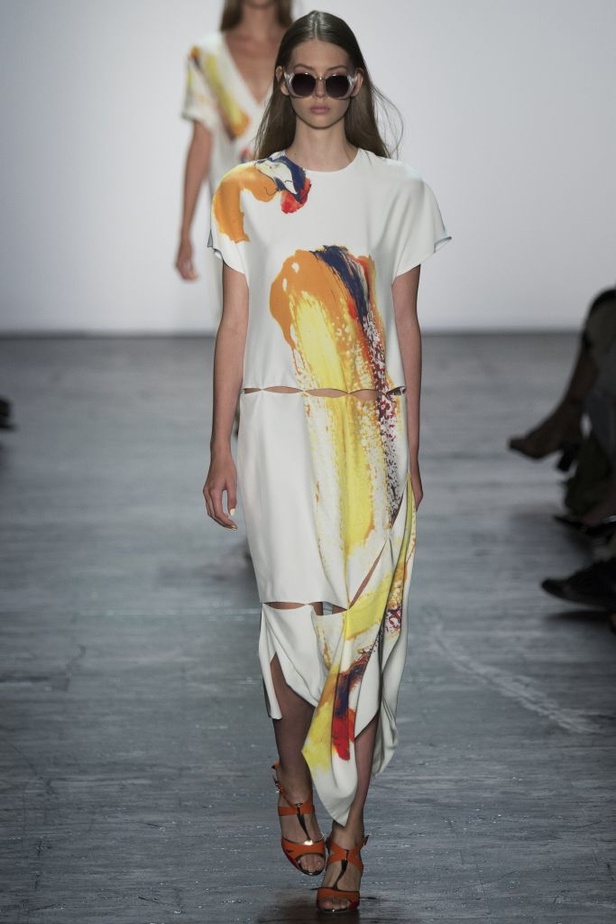 أنوثة وحيوية منعشة في عرض Prabal Gurung المبهر