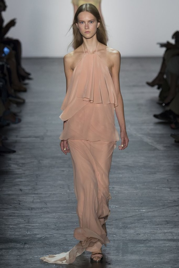 أنوثة وحيوية منعشة في عرض Prabal Gurung المبهر