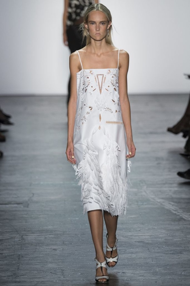 أنوثة وحيوية منعشة في عرض Prabal Gurung المبهر