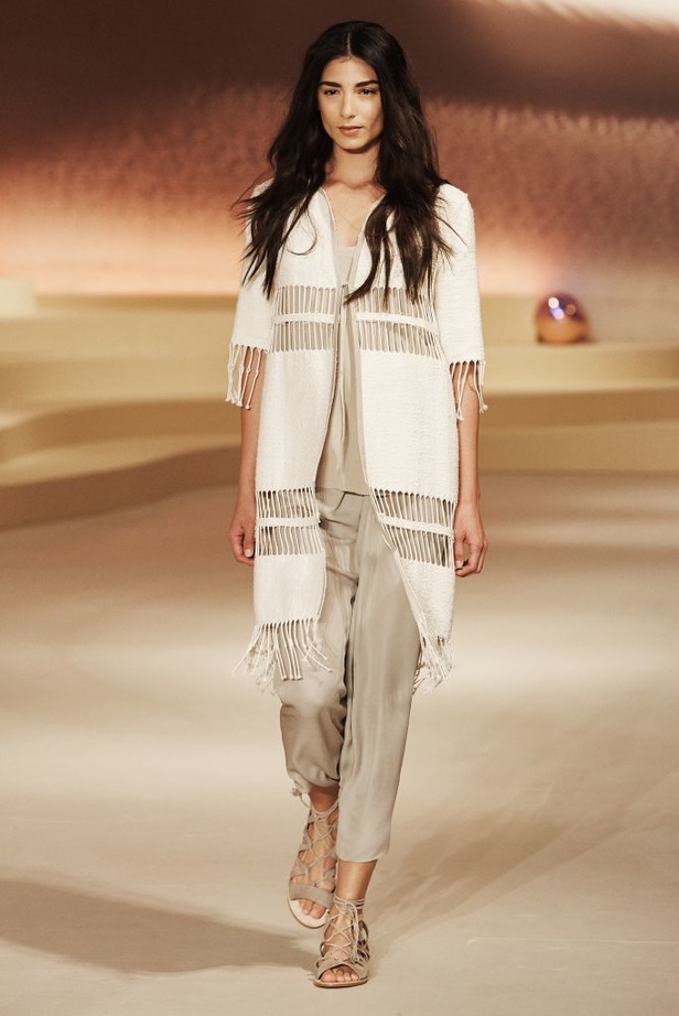 Elie Tahari: ستايل الشراشيب والأقمشة الشفافة لربيع 2016