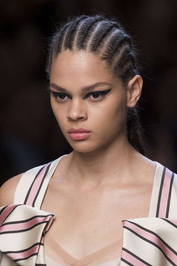 مجموعة Fendi لربيع وصيف 2018 للأزياء الجاهزة !