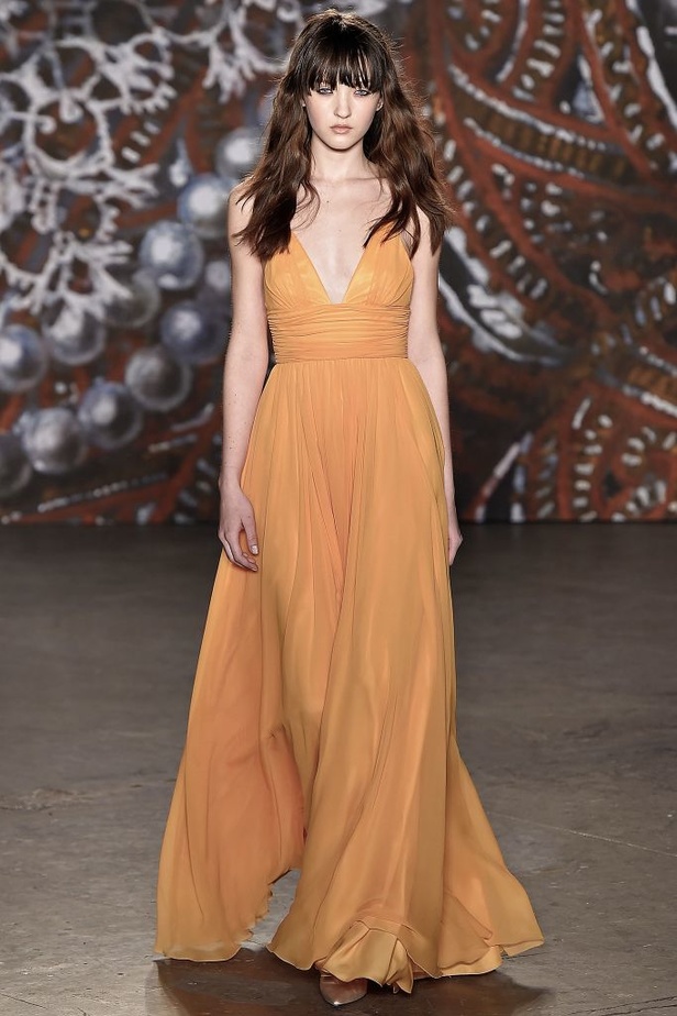 Jenny Packham.. الأناقة والأنوثة البراقة