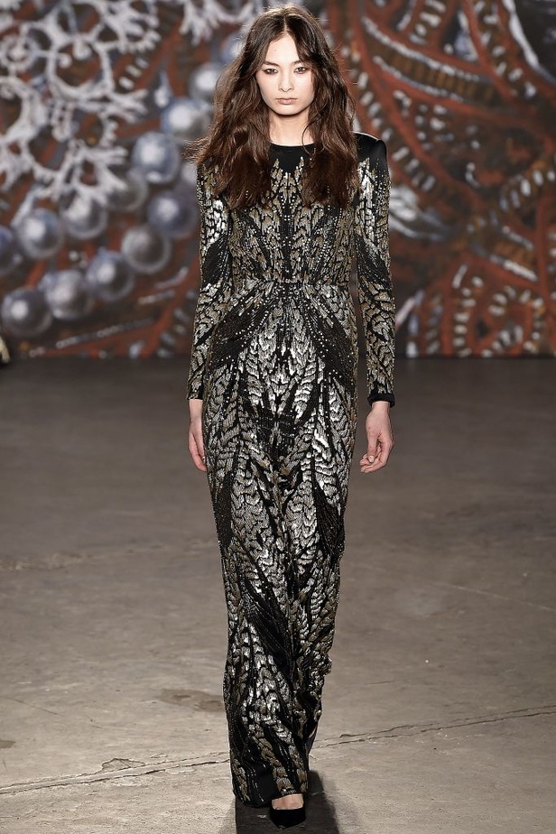 Jenny Packham.. الأناقة والأنوثة البراقة