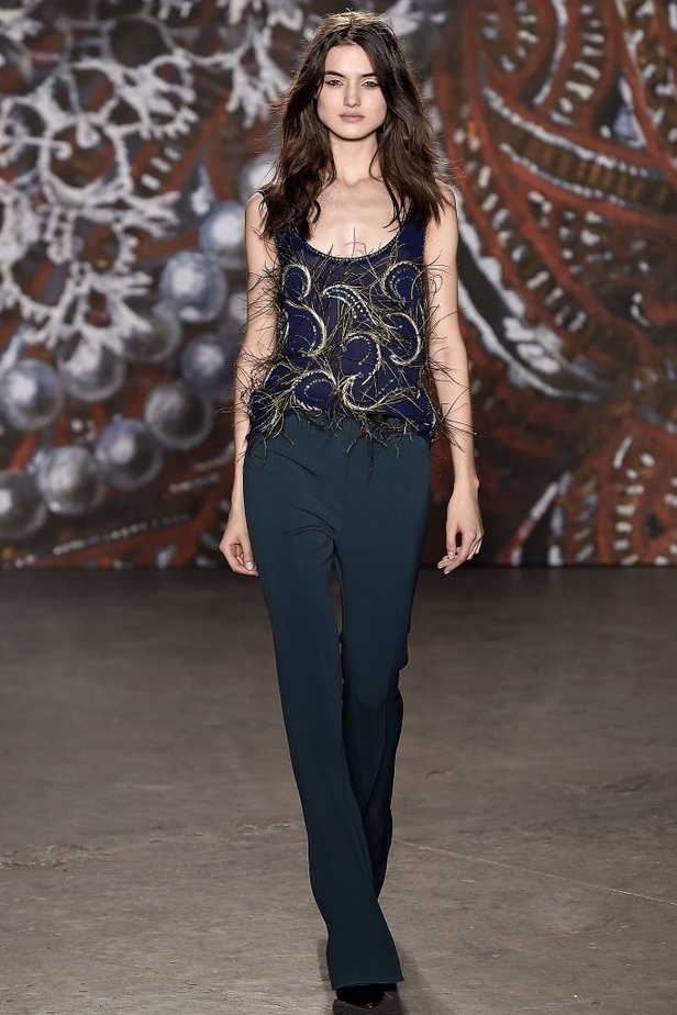 Jenny Packham.. الأناقة والأنوثة البراقة